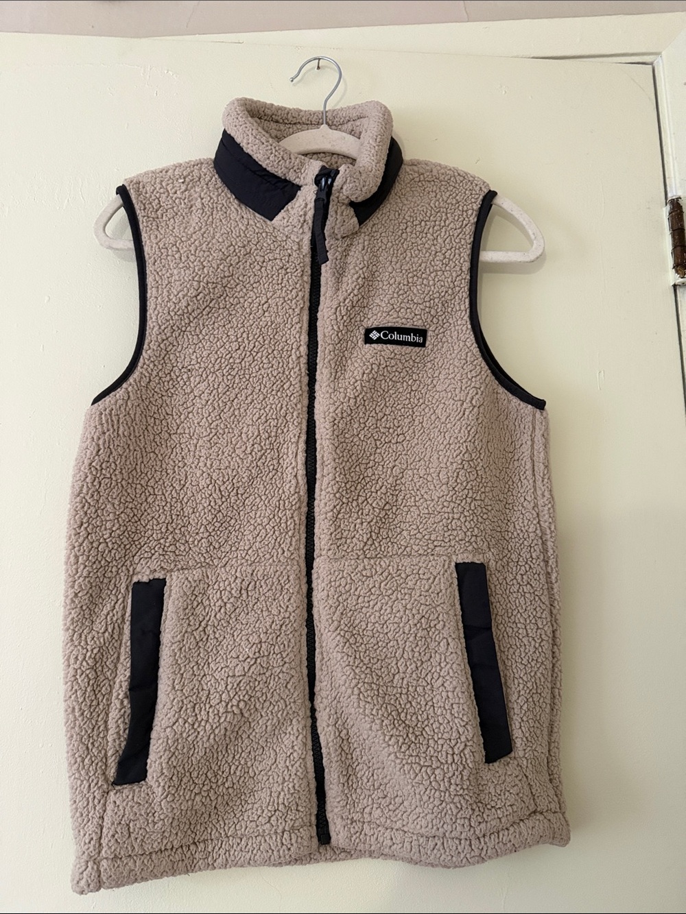 Columbia women  Tan Sherpa Fleece Vest with Black Trim